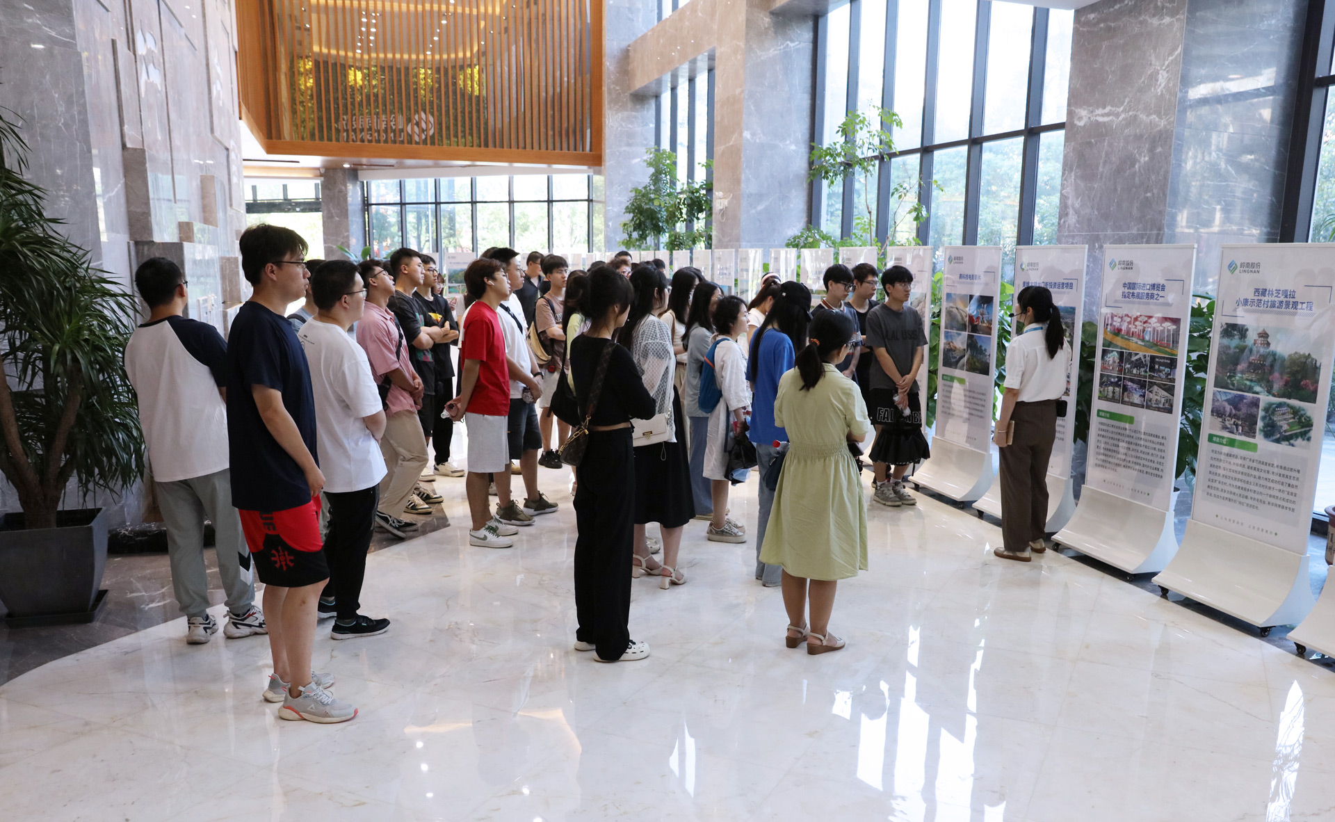 校企合作 | 东莞理工学院师生走进WM视讯股份参观交流